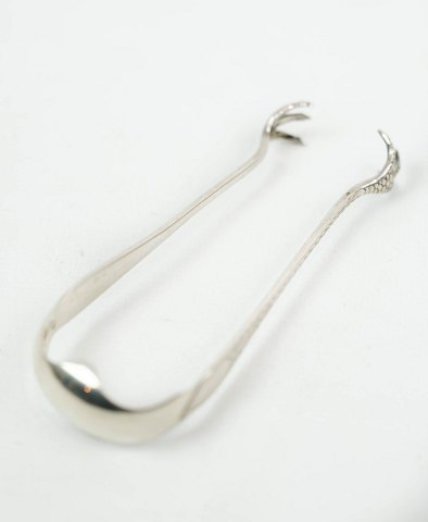 Ice cube tongs in Empire of hallmarked silver.
5000m2 showroom.