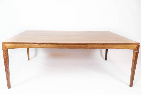 Coffee table in rosewood of Danish design from the 1960s. 
5000m2 showroom.
