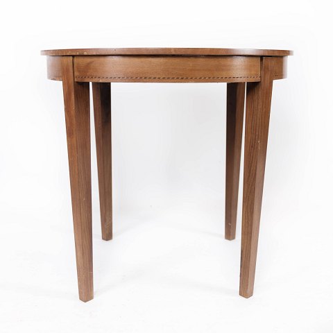 Round side table of mahogany, in great antique condition from the 1920s. 
5000m2 showroom.