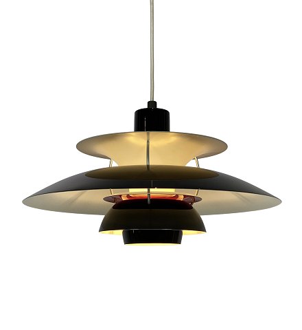 PH5 lampe designet af Poul Henningsen i 1958 og fremstillet af Louis Poulsen. 
5000m2 udstilling.
Flot stand
