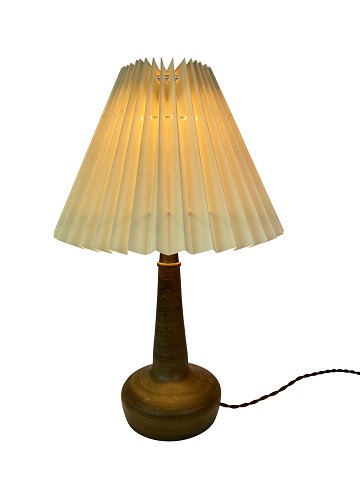 Table lamp of ceramic in brown colors by Herman A. Kähler.
5000m2 showroom.
Great condition

