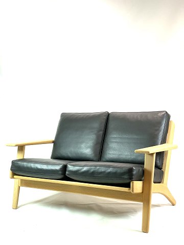 Hans J wegner, GE290 2-personers sofa i sort læder. 
Fremragende stand
