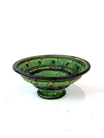 Keramik skål i grønne farver af Herman A. Kähler fra omkring 1940erne. 
5000m2 udstilling.
Flot stand
