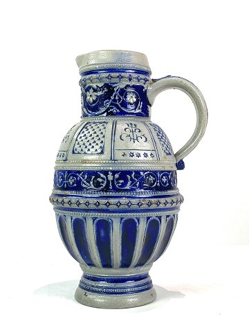 Keramik kande i grå og blå farver, nummeret 58, fra omkring 1940erne. 
5000m2 udstilling.
Flot stand

