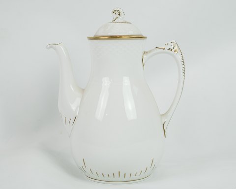 Coffee pot from Bing & Grondahl in the Hartmann pattern.
Dimensions in cm: H: 24 W: 20 Dia: 8.5
Great condition
