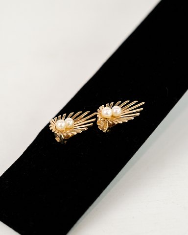 Vintage 14 carat ear clips stamped 585, bra designed by Bernhard Hertz - 
Copenhagen.
Dimensions in cm: L: 2
Great condition
