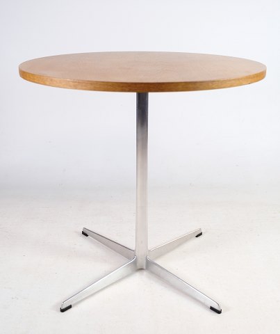 Small dining table / side table, oak, designed by Arne Jacobsen, 1991
Great condition
