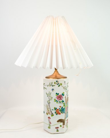 Chinese table lamps, porcelain, white shade, 1920
Great condition

