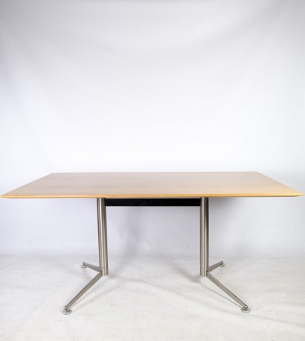 Spinal Dining table, Paul Leroy, oak, matt chrome-plated steel frame, Paustian
Great condition
