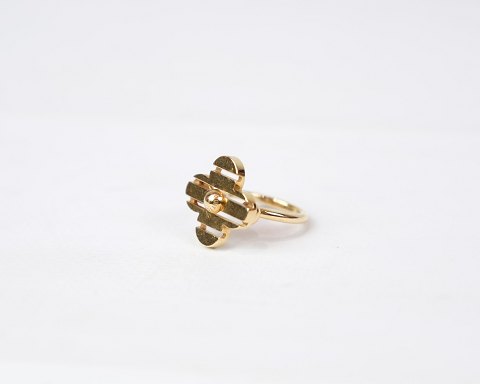 Louis Vuitton Petite Fleur Ring - 18K Gold - Stamped 750 - Louis Vuitton
Great condition
