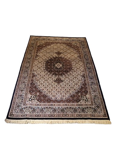 Genuine Oriental Rug - Handmade - Patterned - brownish and light colors
Great condition
