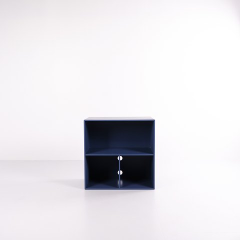 Montana Shelf Unit – Blue – Chrome Legs – 3 Shelves
Great condition
