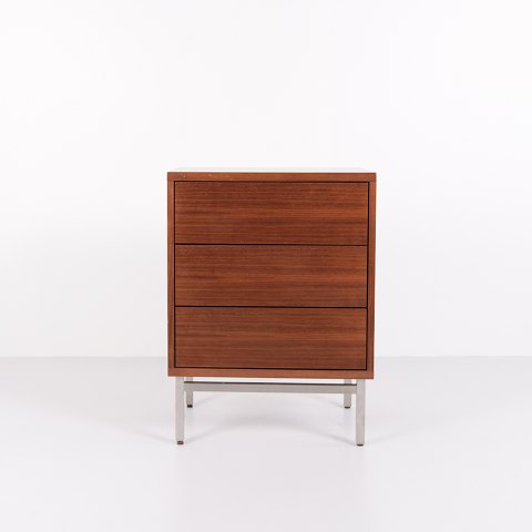 Chest of Drawers With 3 Drawers – Walnut – Metal Legs – Skovby Møbelfabrik