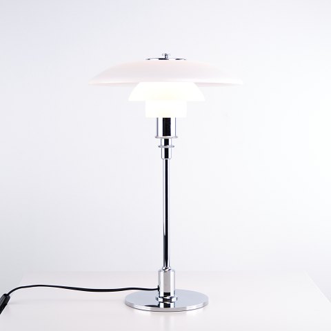 Poul Henningsen Table Lamp Model PH 3/2, Louis Poulsen