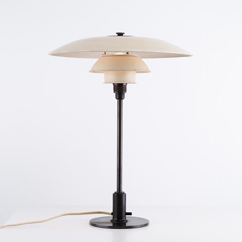 Poul Henningsen Table Lamp Model PH 3.5/2.5 with White Painted Metal Shades, Louis Poulsen 1930s