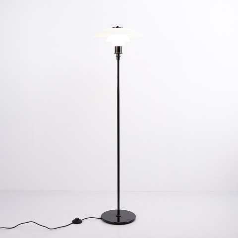 Poul Henningsen Floor Lamp Model PH 3.5/2.5 with Black Frame, Louis Poulsen