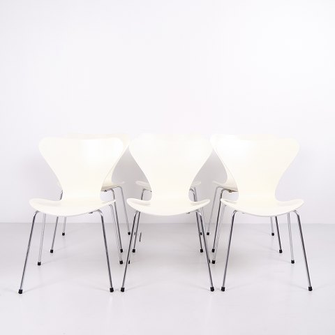 Set of 6 Series 7 Chairs Model 3107 in White Lacquered Veneer with Chrome Frame by Arne Jacobsen for Fritz Hansen