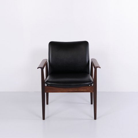 Diplomat 209 Armchair in Rosewood and Black Leather by Finn Juhl for France & Son