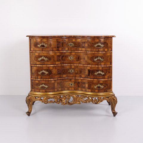 Antique Baroque Chest Of Drawers With 4 Drawers In Polished Walnut With Marquetry And Brass Handles From The 1760s