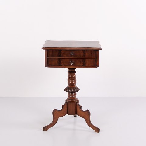Hand-Polished Mahogany Pedestal Table from the 1860s