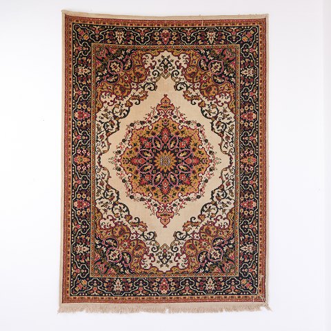 Kashan Oriental Rug with Medallion and Floral Pattern 225 x 157 cm