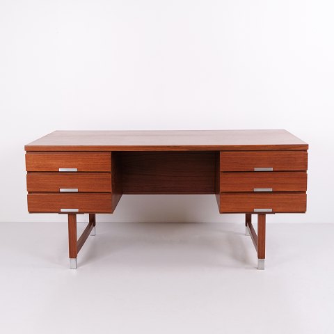 Kai Kristiansen Model EP401 Freestanding Teak Desk for Eigil Petersens Møbelfabrik 1960s
