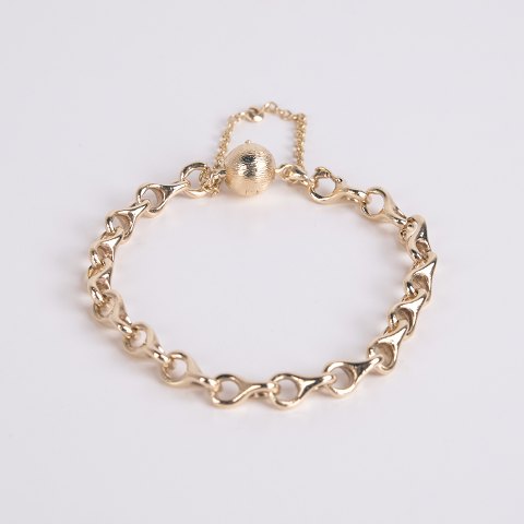 Ole Lynggaard gold bracelet in 14 karat gold with iconic figure-eight links and original clasp