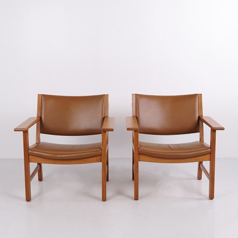 Pair of Model 3262 Armchairs in Lacquered Oak and Patinated Brown Leather by Fredericia Stolefabrik