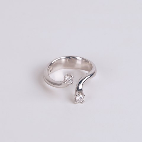 Ole Lynggaard Ring 14 Karat White Gold with Diamonds