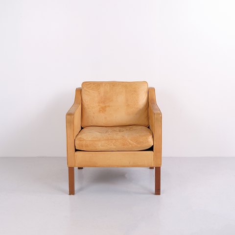 Børge Mogensen Model 2207 Lounge Chair in Patinated Cognac Leather Fredericia Stolefabrik
