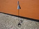 Gulv lampe sort designet af Arne jaocbsen i fin stand  
5000 m2 udstilling