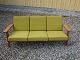 3 seater sofa in oak designed by Hans Wegner Generation Getama furniture factory 
model 290 in perfect condition 5000 m2 showroom
