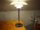 Table lamp in chrome designed by Poul Heningsen model 3 / 2 in perfect condition 
5000 m2 showroom
