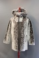 Sælpels frakke fra Stampe Denmark og mærket "The Royal Greenland Trade Denmark".
5000m2 udstilling.