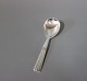 Marmelade spoon in Champagne, hallmarked silver.
5000m2 showroom.