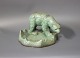 Lille keramik fad m. figur i grønne farver af Michael Andersen & Søn.
5000m2 udstilling.