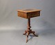 Antique sewing table in hand polished walnut with inlaid Wood from 1860.
5000m2 showroom.