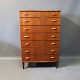 Tall chest of drawers in teak designed by Arne Vodder in the 1960s.
5000m2 showroom.