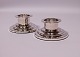 A pair of low candlesticks in hallmarked silver.
5000m2 udstilling.