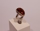 Enkel ring med rav klump og af sølv.
5000m2 udstilling.