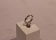 Snoet ring af 925 sterling sølv med små zirkoner, stemplet CT.
5000m2 udstilling.