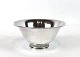 Bowl on foot of 830 silver.
5000 showroom.