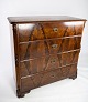 Chest of drawers of mahogany, in great antique condition from the 1860s. 
5000m2 showroom.
