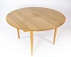 Dining table, model PP70, in oak designed by Hans J. Wegner from the 1960s.
5000m2 showroom