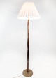 Floor lamp in rosewood and brass, of Danish design from the 1960s.
5000m2 showroom.
