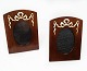 A pair of frames of hand polished mahogany with inlaid wood, in the style of Art 
Noveau from the 1920s.
5000m2 showroom.
