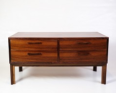 Chests of drawers