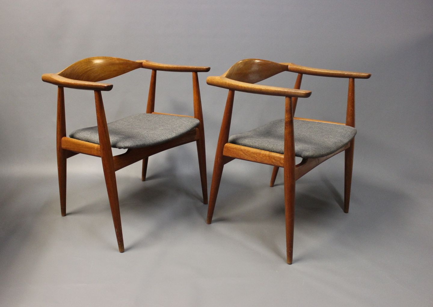 2 CH 35 chairs designed by Hans J. Wegner in 1959 and manufactured